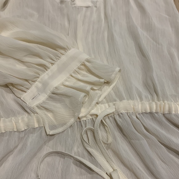 Never worn guess sheer blouse - Picture 4 of 5